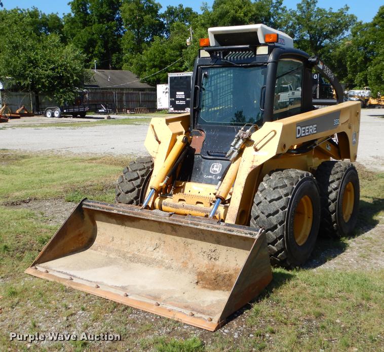 image for item EK9552 2005 John Deere 332 skid steer