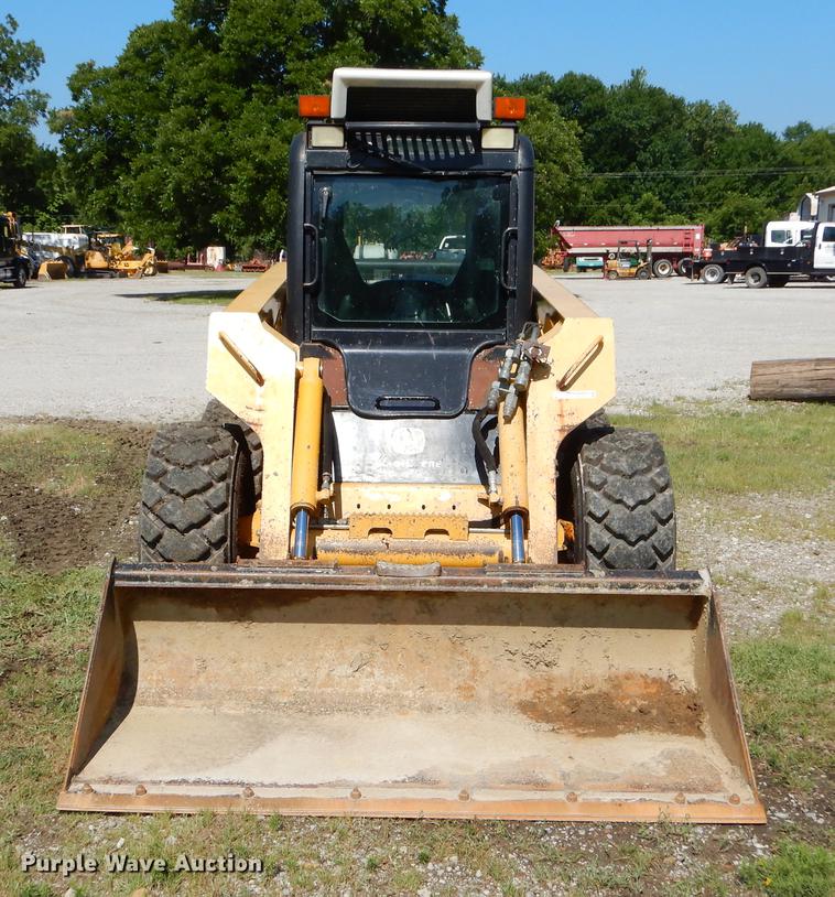 image for item EK9552 2005 John Deere 332 skid steer