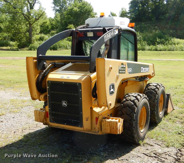 image for item EK9552 2005 John Deere 332 skid steer