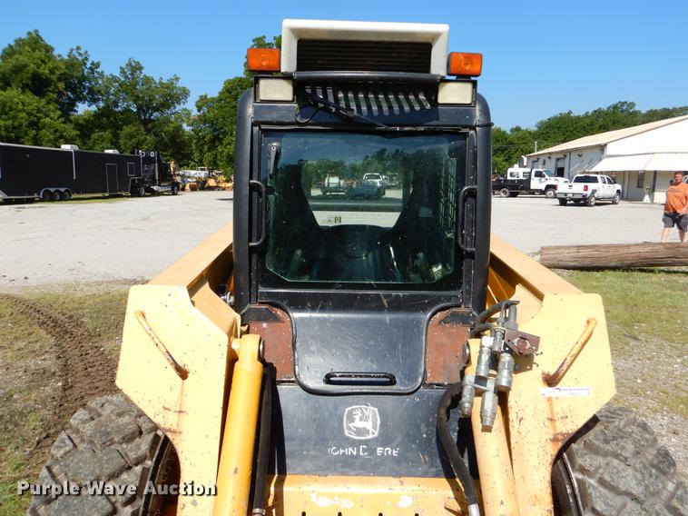 image for item EK9552 2005 John Deere 332 skid steer