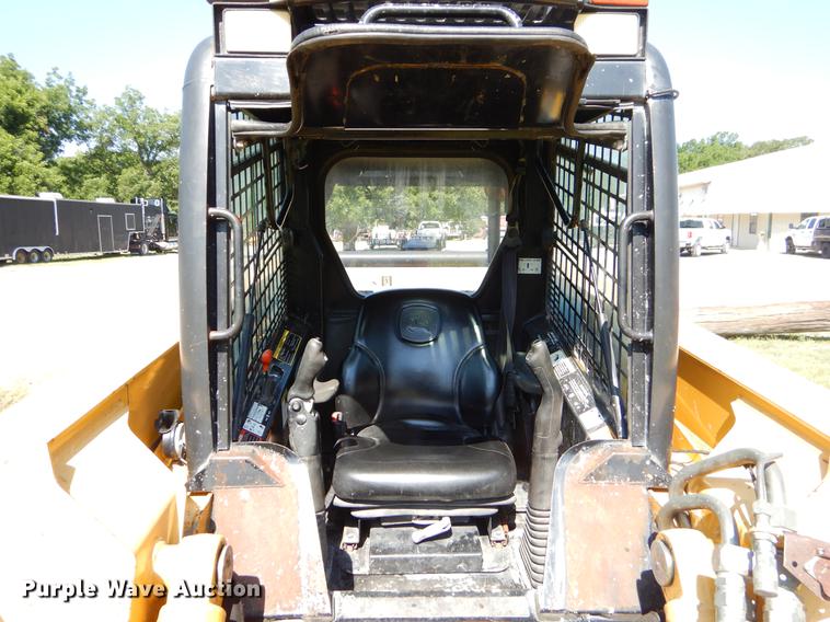 image for item EK9552 2005 John Deere 332 skid steer