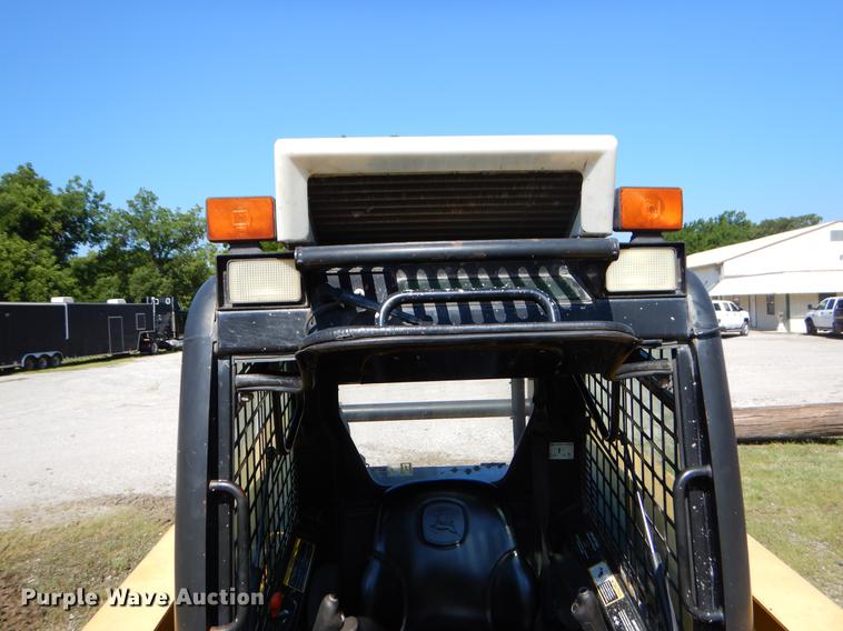 image for item EK9552 2005 John Deere 332 skid steer