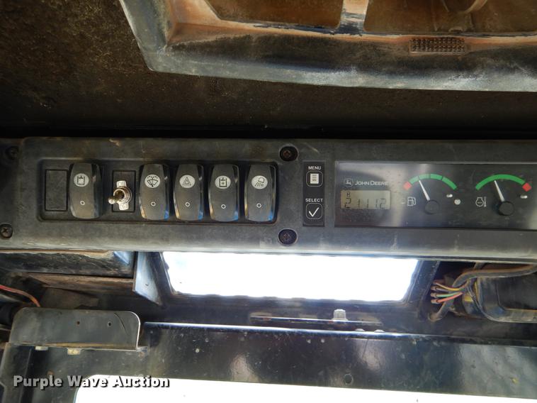 image for item EK9552 2005 John Deere 332 skid steer