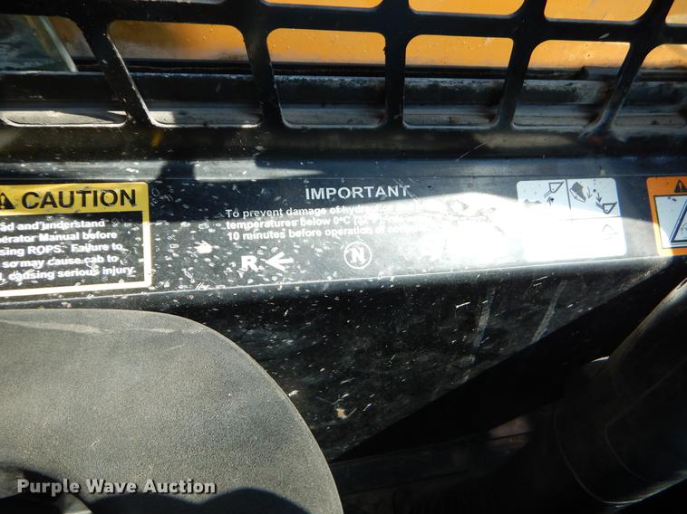 image for item EK9552 2005 John Deere 332 skid steer