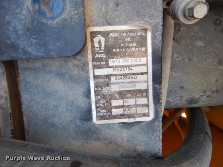 image for item EK9552 2005 John Deere 332 skid steer