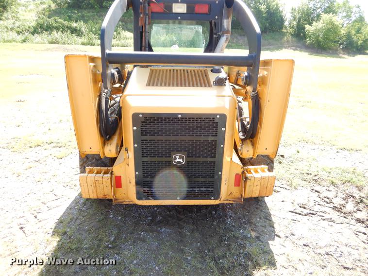 image for item EK9552 2005 John Deere 332 skid steer