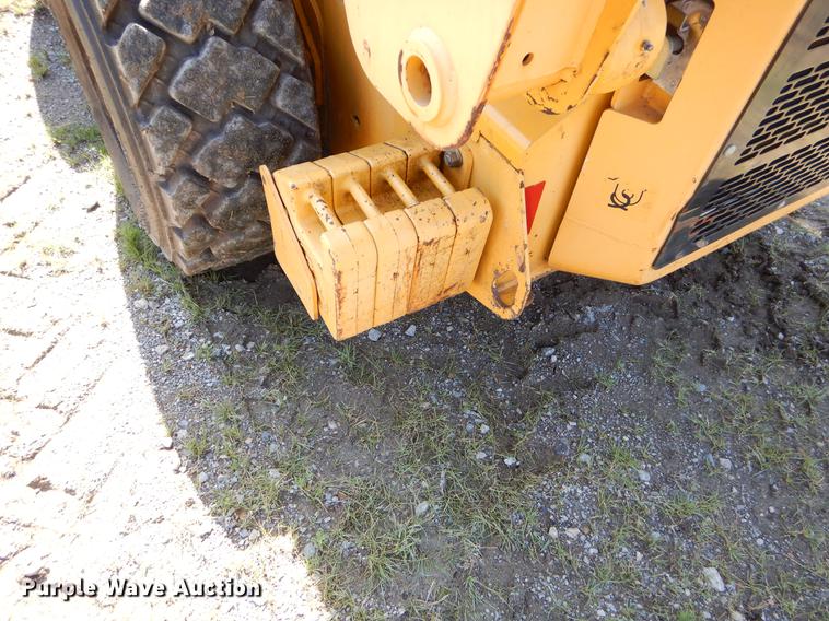 image for item EK9552 2005 John Deere 332 skid steer