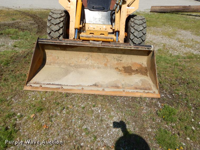image for item EK9552 2005 John Deere 332 skid steer