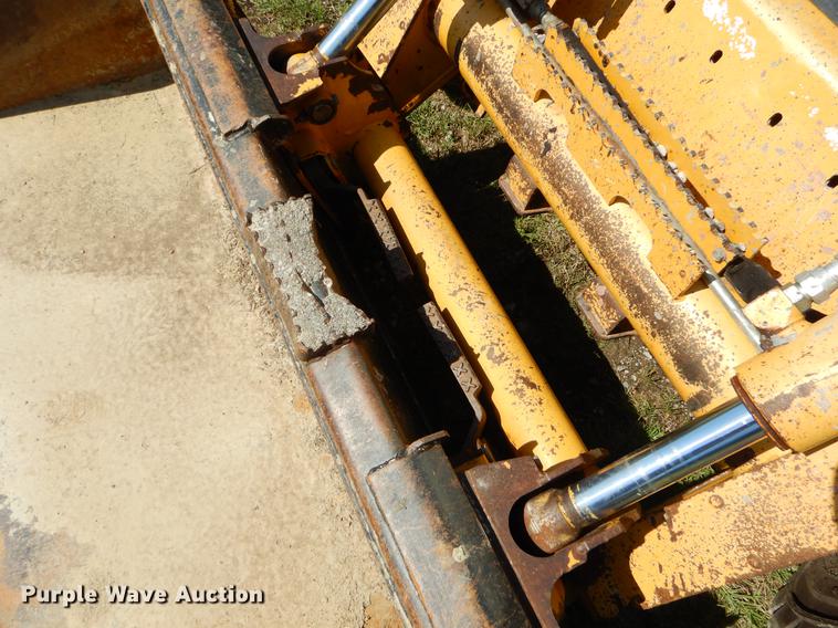 image for item EK9552 2005 John Deere 332 skid steer