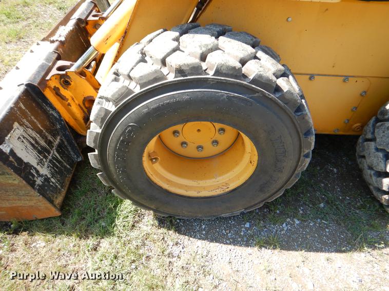 image for item EK9552 2005 John Deere 332 skid steer