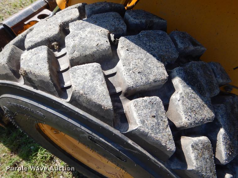 image for item EK9552 2005 John Deere 332 skid steer