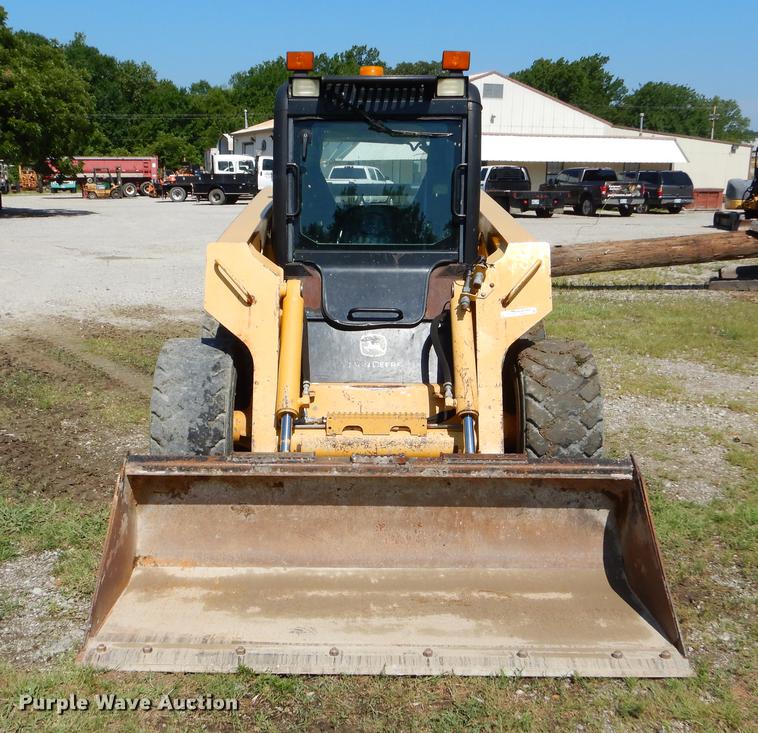image for item EK9553 2007 John Deere 332 skid steer