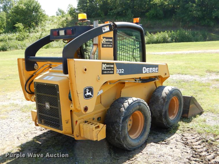 image for item EK9553 2007 John Deere 332 skid steer