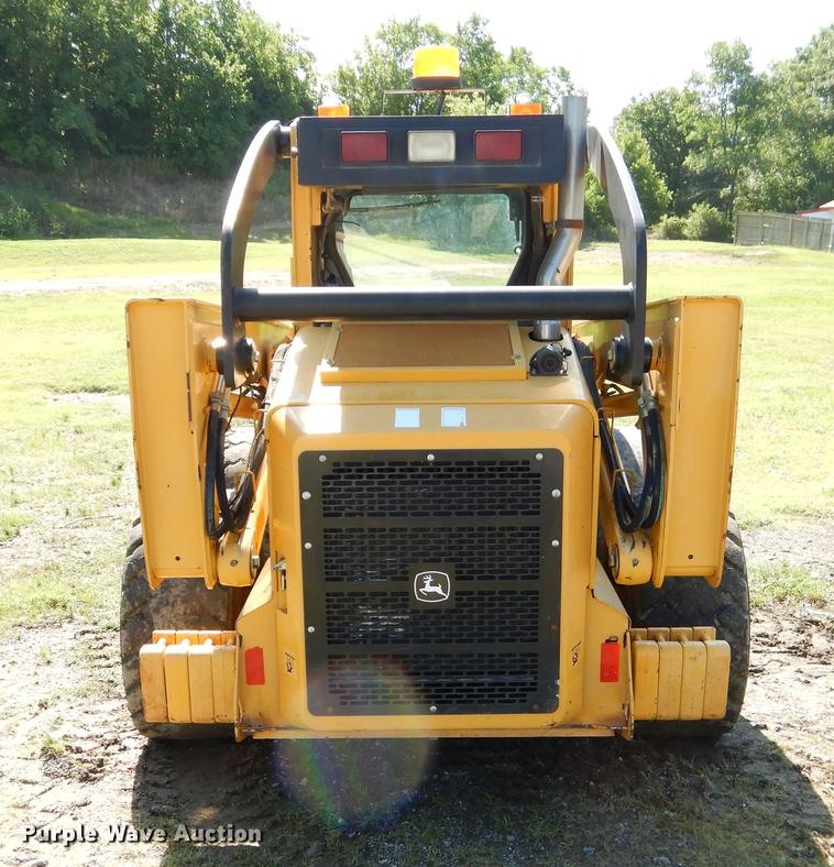 image for item EK9553 2007 John Deere 332 skid steer