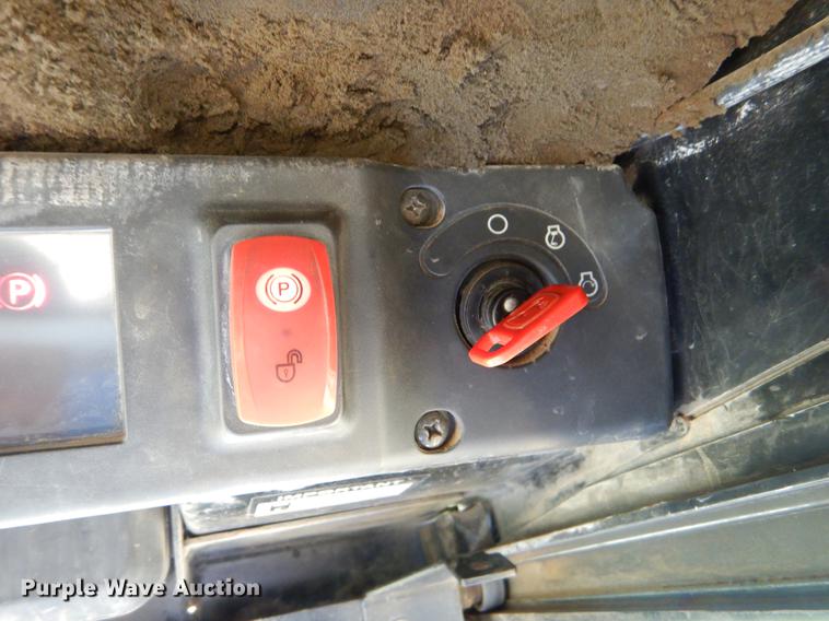 image for item EK9553 2007 John Deere 332 skid steer