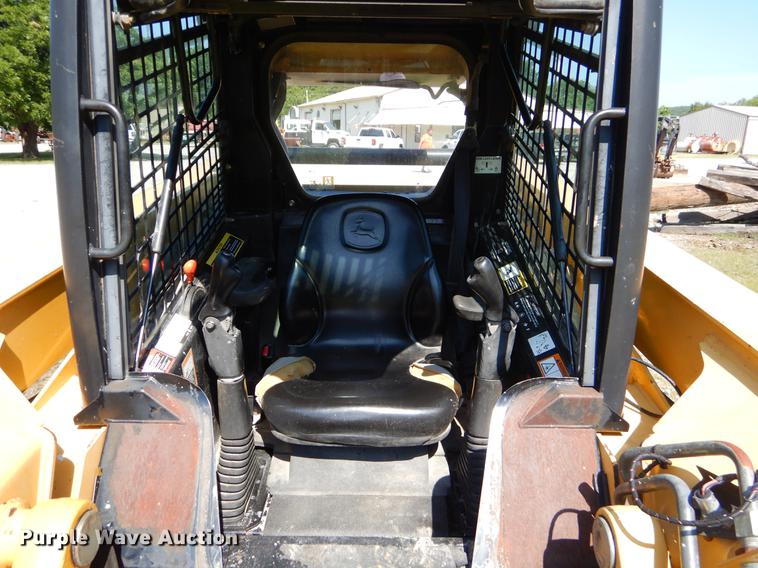 image for item EK9553 2007 John Deere 332 skid steer