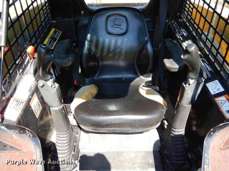 image for item EK9553 2007 John Deere 332 skid steer