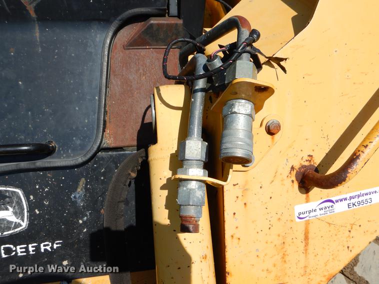 image for item EK9553 2007 John Deere 332 skid steer
