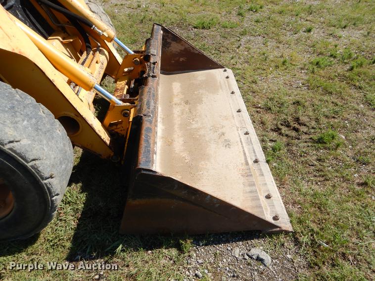 image for item EK9553 2007 John Deere 332 skid steer