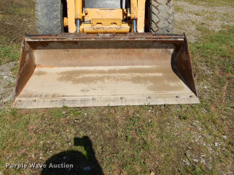 image for item EK9553 2007 John Deere 332 skid steer