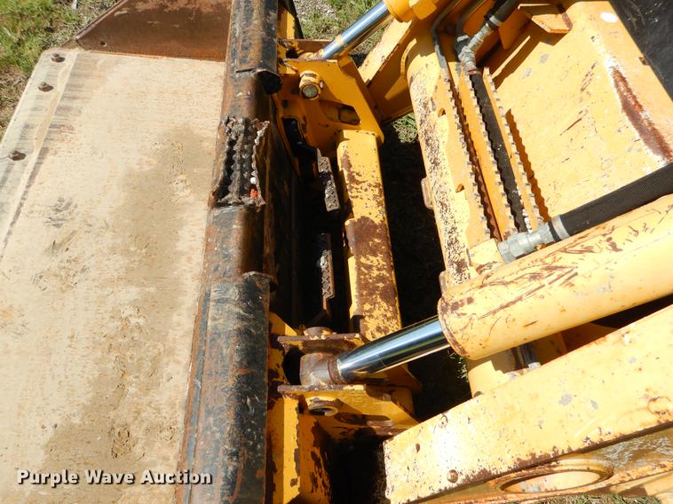 image for item EK9553 2007 John Deere 332 skid steer