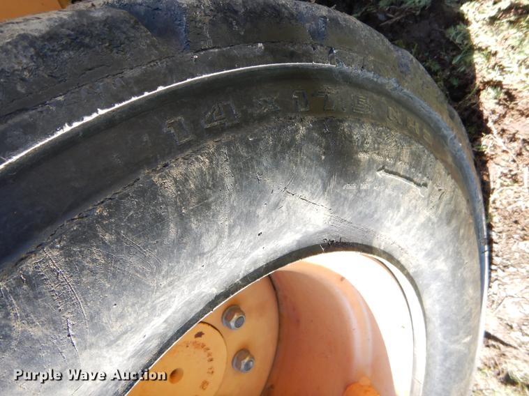 image for item EK9553 2007 John Deere 332 skid steer