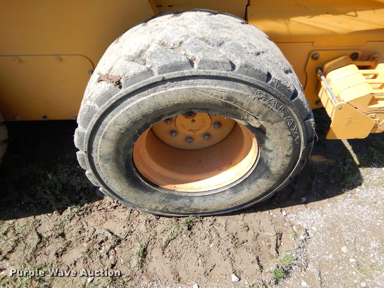 image for item EK9553 2007 John Deere 332 skid steer