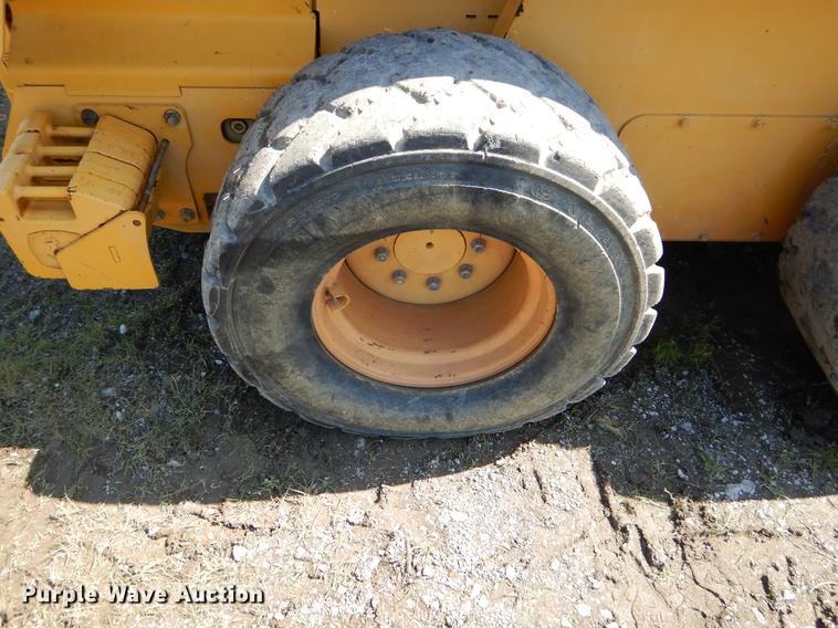 image for item EK9553 2007 John Deere 332 skid steer