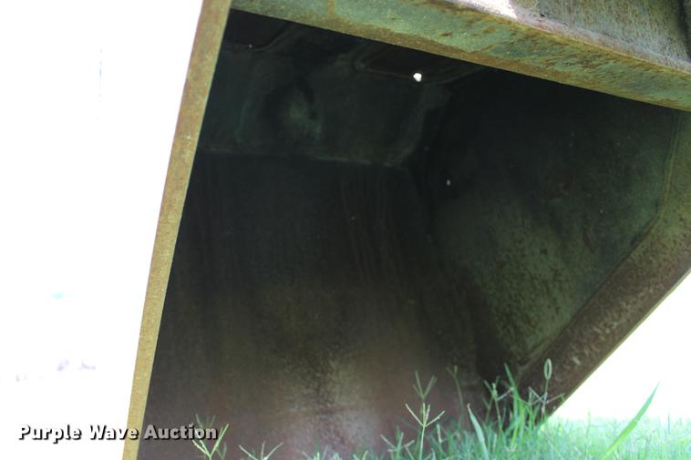 image for item EK9562 Bateman clamshell bucket