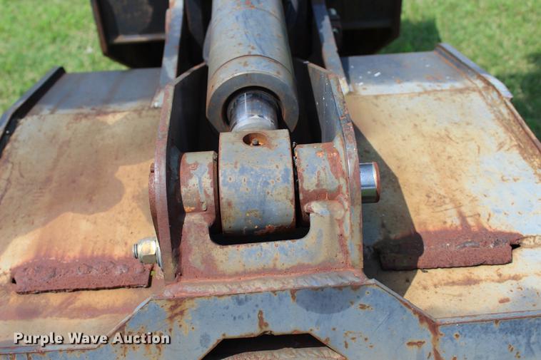 image for item EK9562 Bateman clamshell bucket