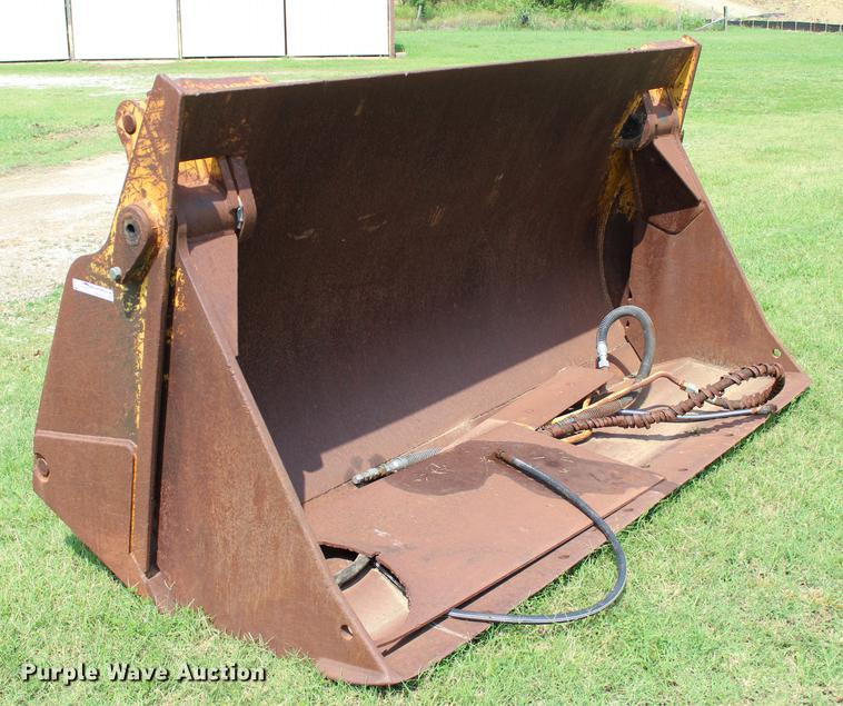 image for item EK9563 John Deere 755B clamshell bucket