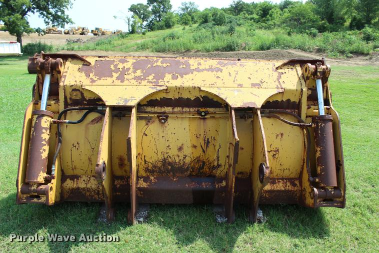 image for item EK9563 John Deere 755B clamshell bucket