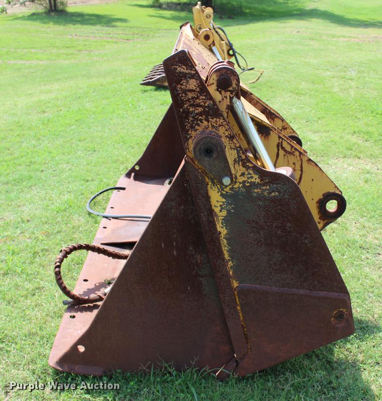 image for item EK9563 John Deere 755B clamshell bucket