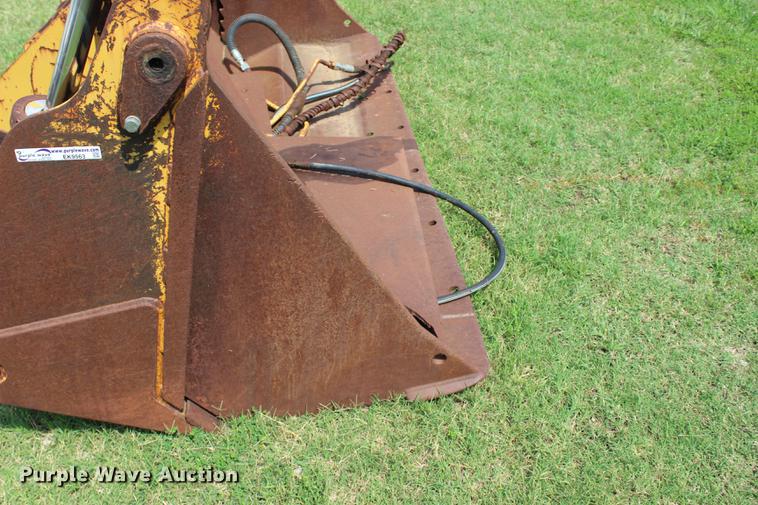 image for item EK9563 John Deere 755B clamshell bucket