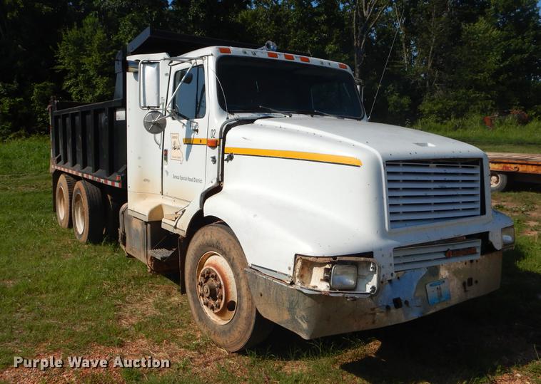 image for item EK9573 1991 International 8300 dump truck