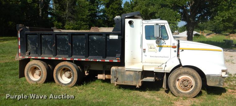 image for item EK9573 1991 International 8300 dump truck