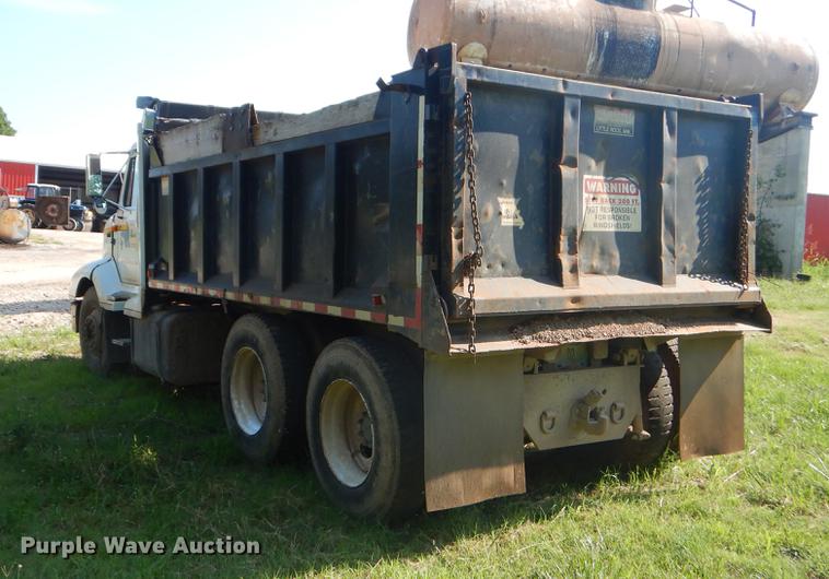 image for item EK9573 1991 International 8300 dump truck