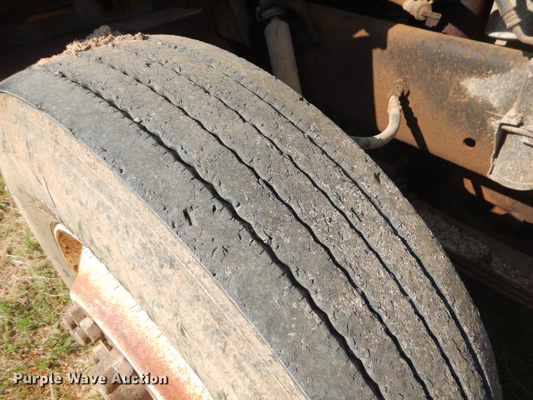 image for item EK9573 1991 International 8300 dump truck