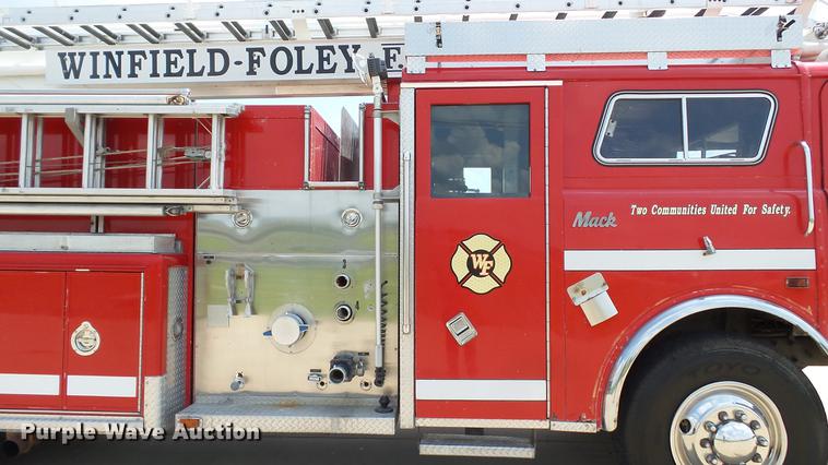 image for item DD7250 1988 Mack CF688FC fire truck