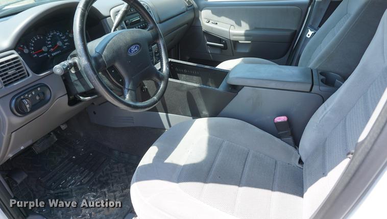 image for item DD7709 2005 Ford Explorer XLT SUV