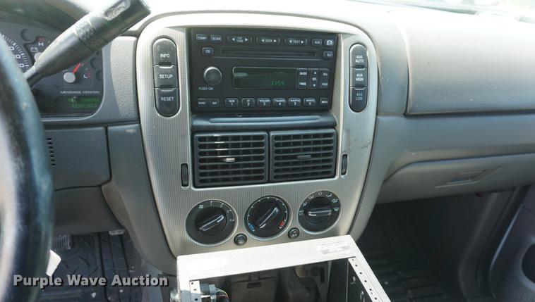 image for item DD7709 2005 Ford Explorer XLT SUV