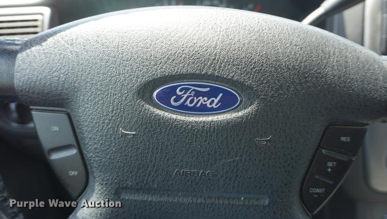 image for item DD7754 2005 Ford Explorer SUV