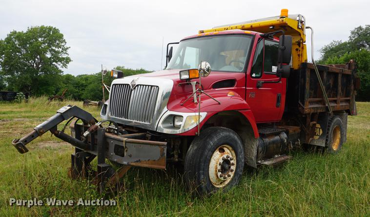 image for item DD7781 2006 International 7400 dump truck