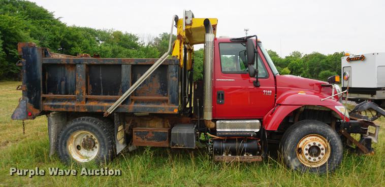 image for item DD7781 2006 International 7400 dump truck