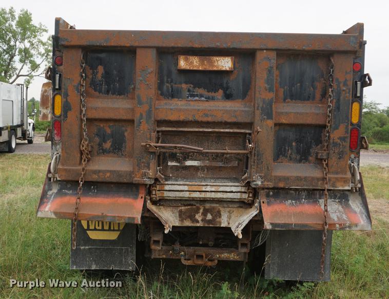image for item DD7781 2006 International 7400 dump truck