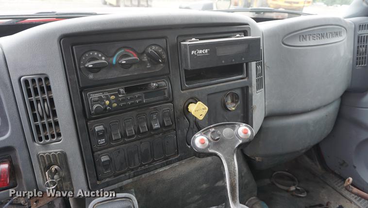 image for item DD7781 2006 International 7400 dump truck