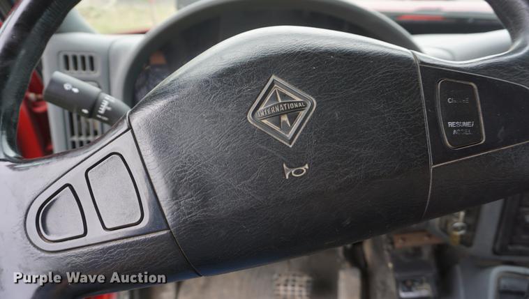 image for item DD7781 2006 International 7400 dump truck