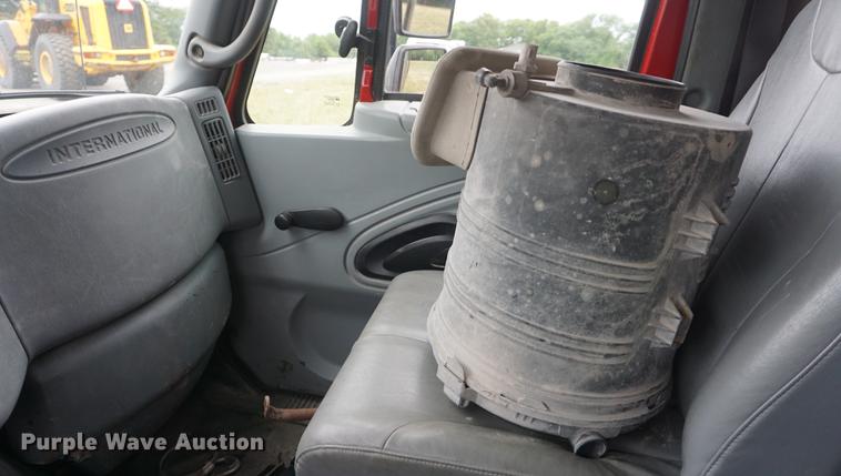 image for item DD7781 2006 International 7400 dump truck