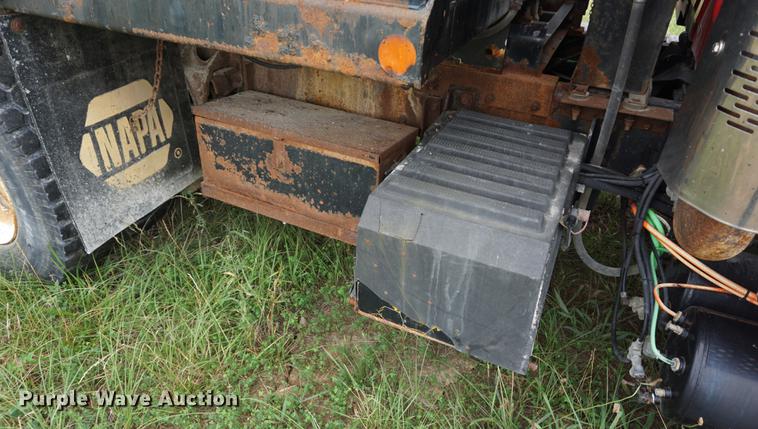 image for item DD7781 2006 International 7400 dump truck