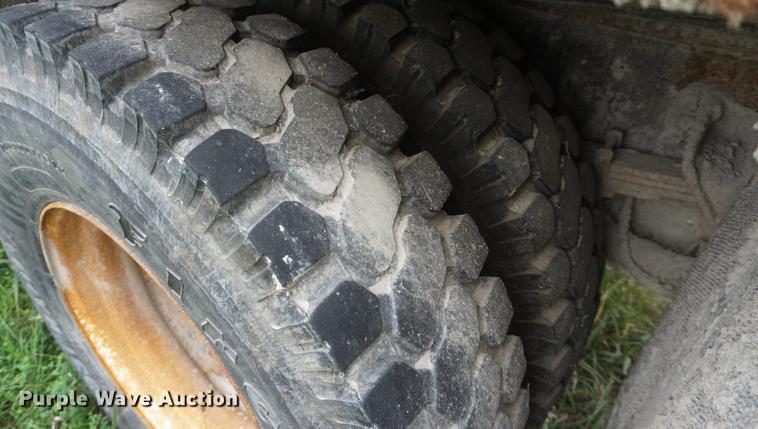 image for item DD7781 2006 International 7400 dump truck